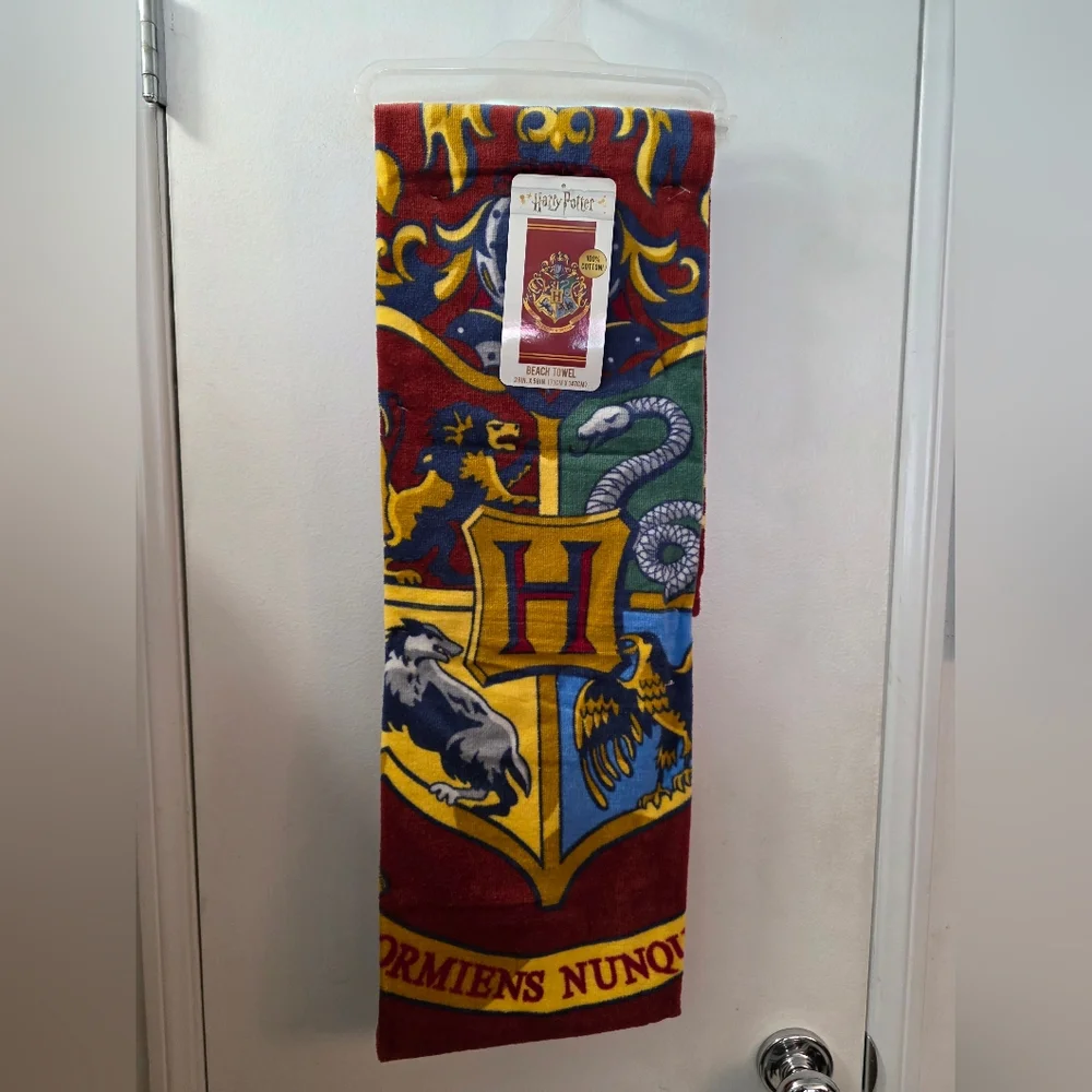 Harry Potter Gryffindor Crest Beach Towel - Multicolor